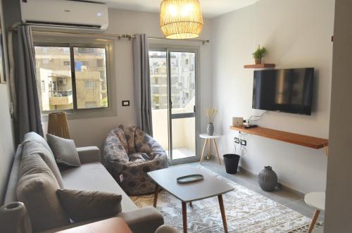 Sunny Oasis 1BR Apartment near Cairo Airport - A Luxurious Retreat