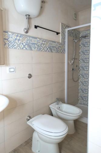 Bilik mandi di Locanda de foris apartment