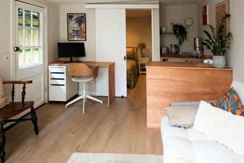 Dapur atau dapur kecil di Cosy Kiwi BnB