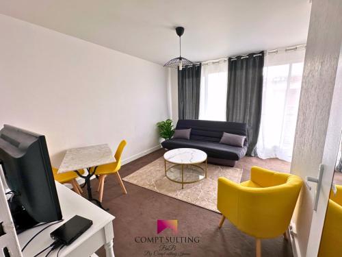 a living room with a couch and a tv at Logement entier studio Gentilly in Gentilly