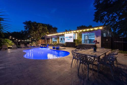 Πισίνα στο ή κοντά στο New Villa Jungle Paradise Heated Pool BBQ Soccer