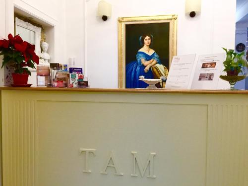 a bar with a painting of a woman on it at TAM Vacanze B&B in Cinisi
