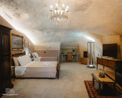 Una cama o camas en una habitación de Grotta Imperiale
