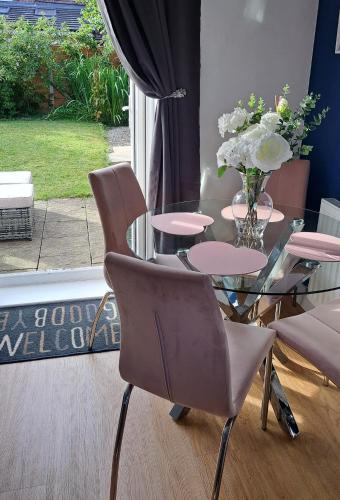 Χώρος καθιστικού στο The Heart - Cosy 3 bedroom house with double driveway and Garden in Manchester