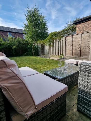 The Heart - Cosy 3 bedroom house with double driveway and Garden in Manchester photo 4