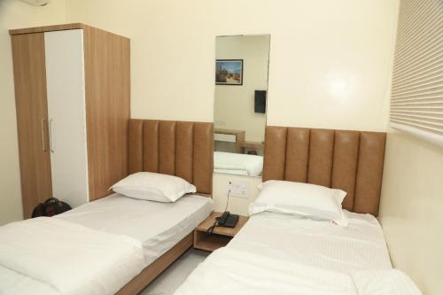 Una cama o camas en una habitación de ID Square residency Parbhani