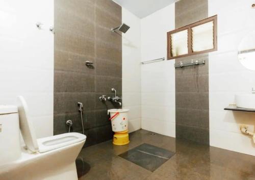 Bilik mandi di Saaranga homestay
