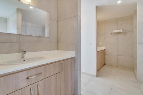 Ένα μπάνιο στο Playa Penthouse