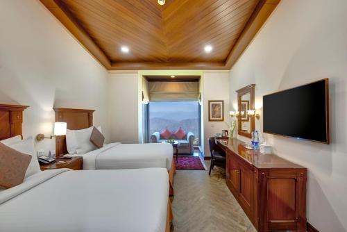 Ένα ή περισσότερα κρεβάτια σε δωμάτιο στο Pearl Continental Hotel Malam Jabba