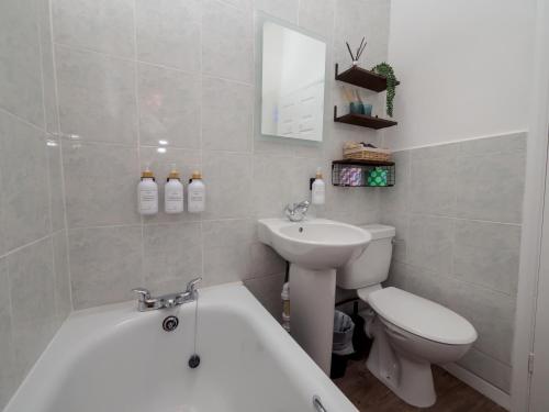 a bathroom with a toilet and a tub and a sink at The Lilley Pad in Ludlow Cosy, Central, Perfect for Couples, Netflix & Parking Permit in Ludlow