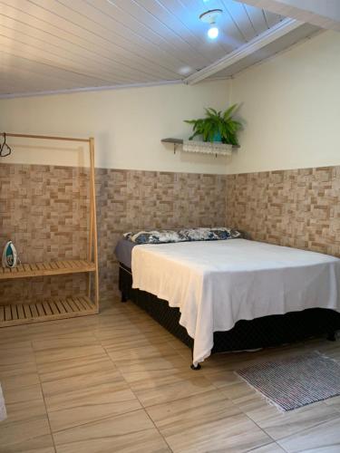 カジミロ・デ・アブレウにあるRecanto do Peixe Dourado kitnetのギャラリーの写真