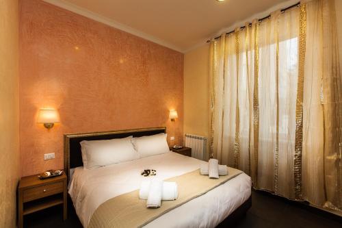 a bedroom with a bed with two towels on it at Guest's Heaven in Rome