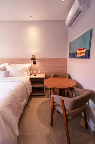 a hotel room with a bed and a table at Arrey Boutique Hotel in Barra Grande