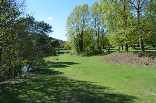 a path through a park with trees and a river at Rilhadas Casas de Campo in Fafe
