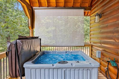 Fotografie z fotogalerie ubytování Cabin For Two Near Helen w Spa Amenities v destinaci Cornelia