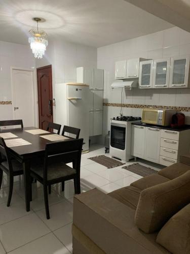 a kitchen and dining room with a table and appliances at Loft no centro de Araxá in Araxá