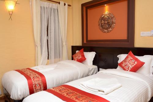 Postel nebo postele na pokoji v ubytování Kasthamandap Boutique Hotel