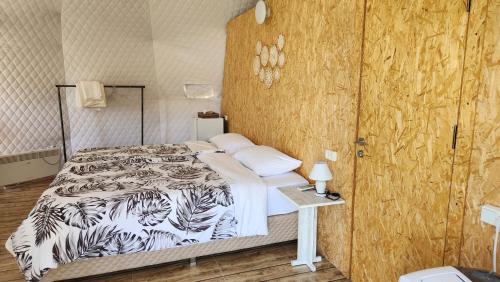 Postel nebo postele na pokoji v ubytování Yenokavan Glamping
