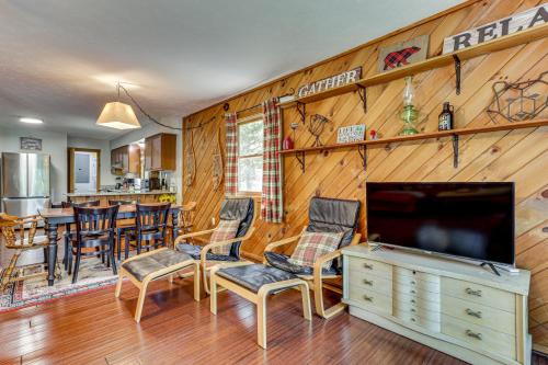 Gallery image of Less Than 1 Mi to Bryce Resort Quiet Cabin with Hot Tub! in Basye