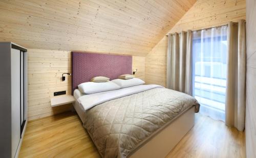 เตียงในห้องที่ Chata Zástavnica - Jezersko
