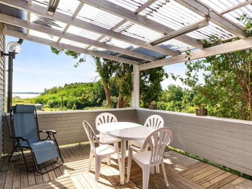 Μπαλκόνι ή βεράντα στο Chalet Lindby Pärlan by Interhome