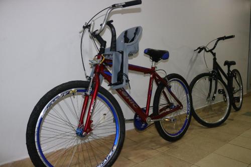 two bikes parked next to each other in a room at Helbor Atlantis by Doce Lar de Bertioga in Bertioga