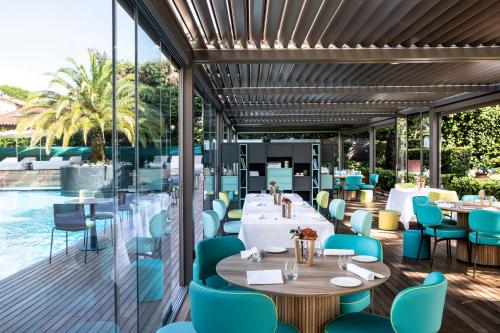 Bazén v ubytování Hotel Byron nebo v jeho okolí