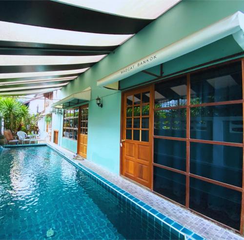 Bassein majutusasutuses T-house Bkk - Max15 people with private swimming pool või selle lähedal