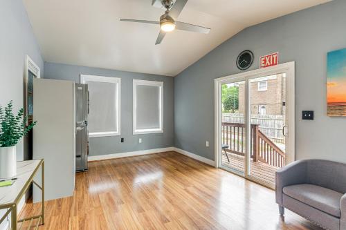 Φωτογραφία από το άλμπουμ του Modern Fort Washington Apt 14 Mi to National Mall σε Fort Washington