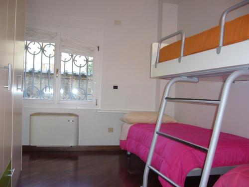 מיטה או מיטות קומותיים בחדר ב-IL CASTELLO HOSTEL BOUTIQUE