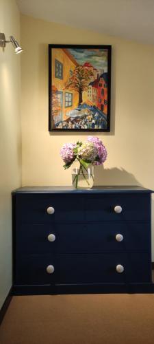 Welcome, Bienvenue, Chez Charly!