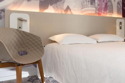 Ένα ή περισσότερα κρεβάτια σε δωμάτιο στο Brit Hotel Nantes Vigneux - L'Atlantel