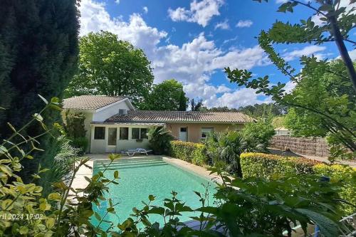 Kolam renang di atau dekat dengan Villa Chênaie des Lagunes Piscine & Spa privé