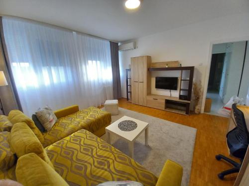 a living room with a couch and a television at Pariske noći in Belgrade