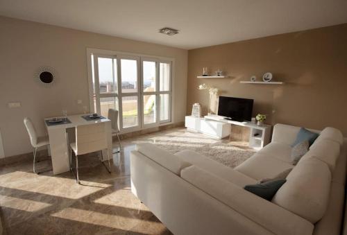 Posedenie v ubytovaní Almerimar Porto Fino - Appartement de luxe, vue mer
