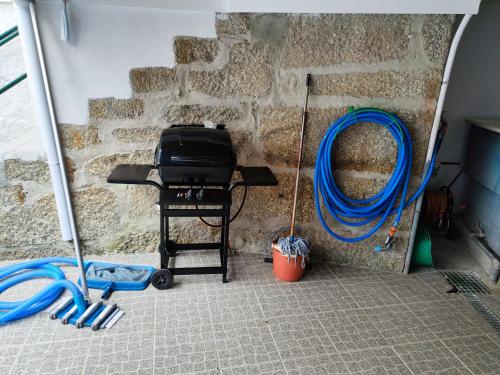 Gril dostupný pro hosty v apartmánu