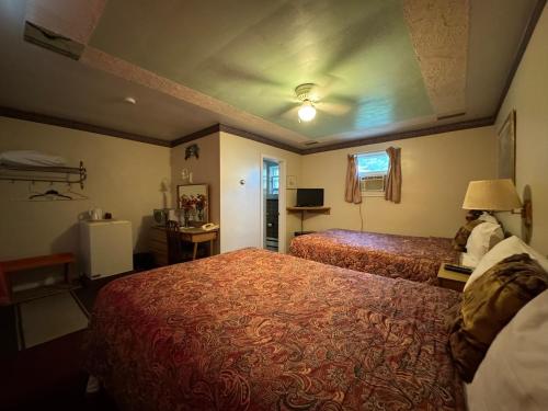a hotel room with two beds and a window at Holiday Motel in Orillia