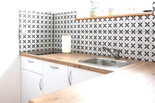 Η κουζίνα ή μικρή κουζίνα στο Apartament kremowy nad jeziorem PZW Kazub