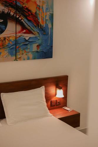 The Regent Grand Hotelにあるベッド