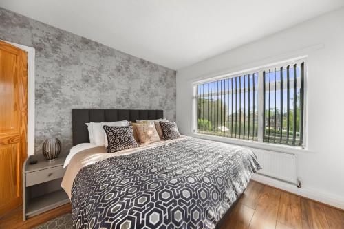 a bedroom with a large bed and a window at Luxury 3-BR Home-Driveway, Sky-TV-Fast WiFi in Meanwood