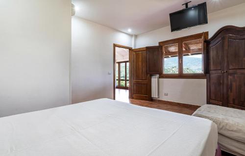 Ένα ή περισσότερα κρεβάτια σε δωμάτιο στο Cozy Home In Stella Cilento With Wifi
