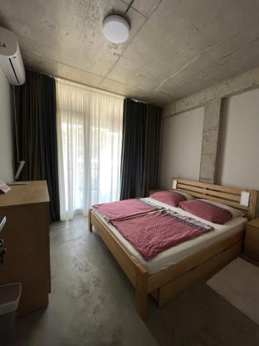 Postel nebo postele na pokoji v ubytování კაპროვანი ტერასა