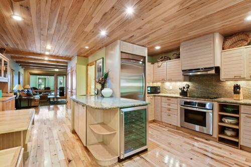 Gallery image of Beachfront Ski Cabin in Incline Village, Lake Tahoe in Incline Village