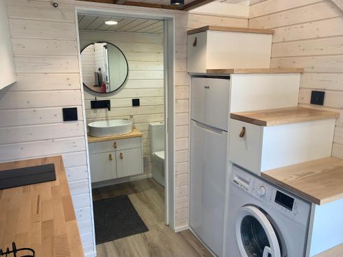 Koupelna v ubytování Sublime Tiny House avec piscine et jacuzzi privé près de Braga