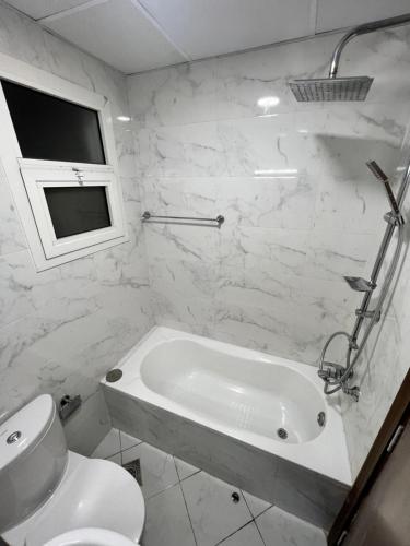 Ένα μπάνιο στο Luxury Ajman View