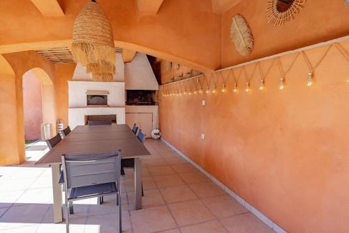 Photo de la galerie de l'établissement Belle Villa, Piscine, climatisée, jardin, à Sainte-Maxime