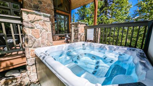 a jacuzzi tub on the back of a house at Lush Mountain Accommodations in Golden