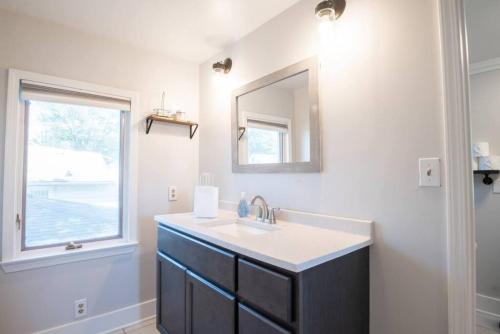 O baie la HEIGHTS HOMESTEAD - a farmhouse style cottage