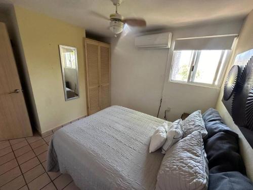 Una cama o camas en una habitación de Cómodo Departamento 3 Recamaras