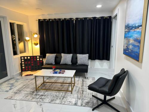 Afbeelding uit fotogalerij van Near Beaches 3 BR Luxury Fort Lauderdale Home in Fort Lauderdale